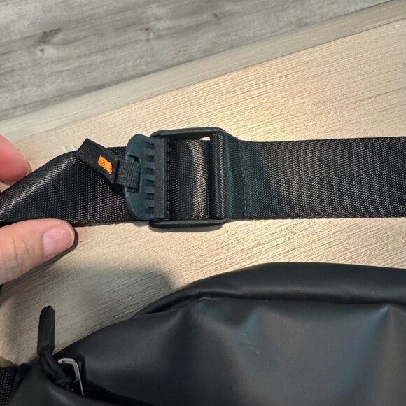 Sleek Black Men's Crossbody Bag - Picture 8 of 11